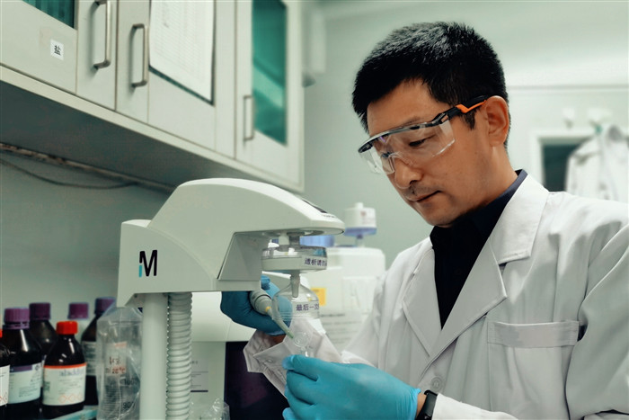 【甲子東油情 百年大學夢】東油學子風采錄第七期 以“材”筑夢，探微求真——記材料科學研究的東油追光者